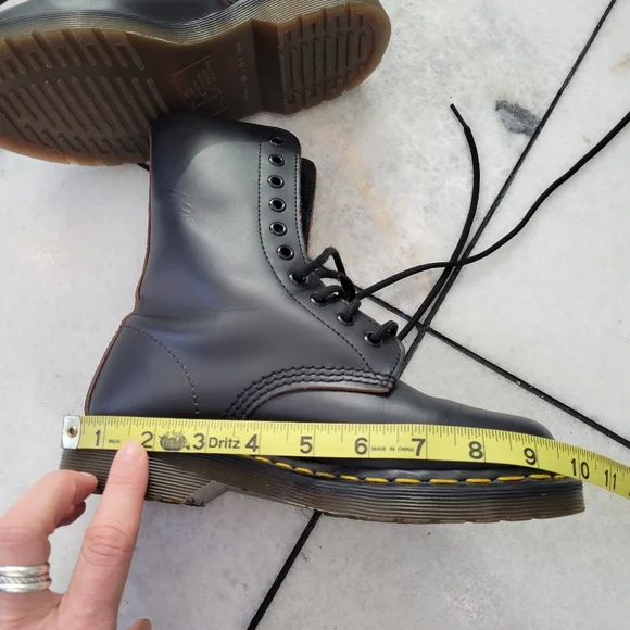 Dr Martens womens boots black leather smooth size 7 Made in England 1490 10 hole - Picture 7 of 10